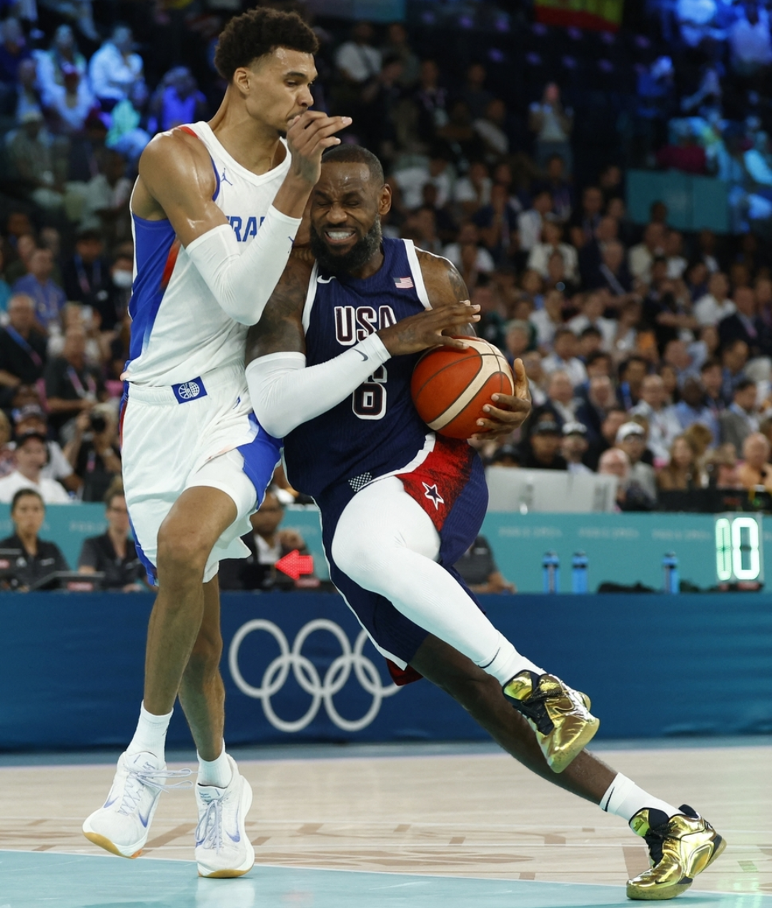 爵士完胜法国男篮,麦科勒姆惊艳世界 爵士完胜法国男篮,麦科勒姆惊艳世界