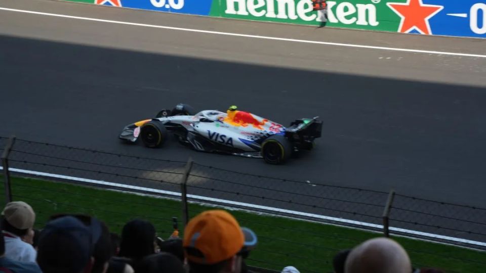 梅赛德斯横扫阿斯顿马丁,皮亚斯特里关键制胜 梅赛德斯横扫阿斯顿马丁,皮亚斯特里关键制胜