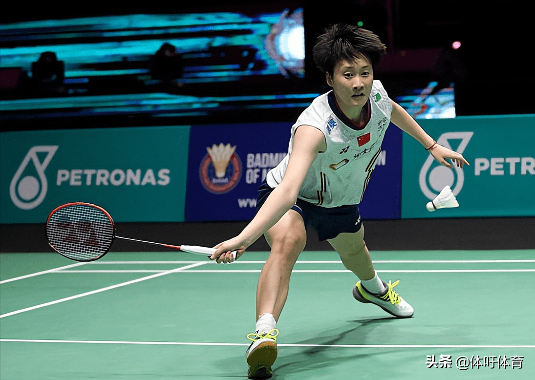 中国队翻盘马来西亚队,黄鸭组合关键制胜 中国队翻盘马来西亚队,黄鸭组合关键制胜