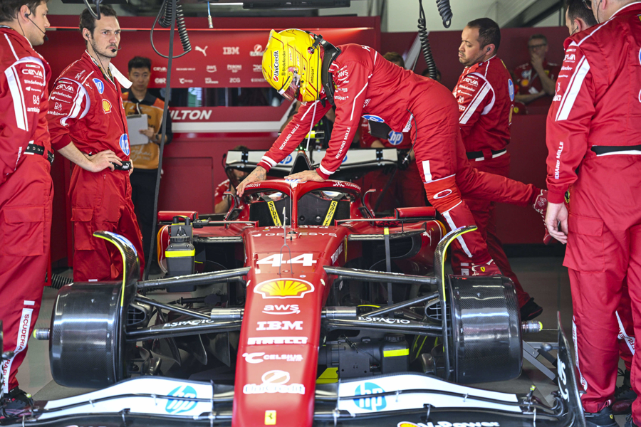 法拉利逆转阿斯顿马丁，皮亚斯特里点燃赛场