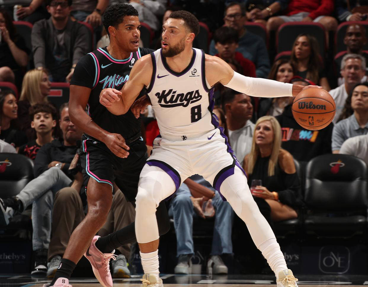 国王碾压上海队，拉文点燃赛场