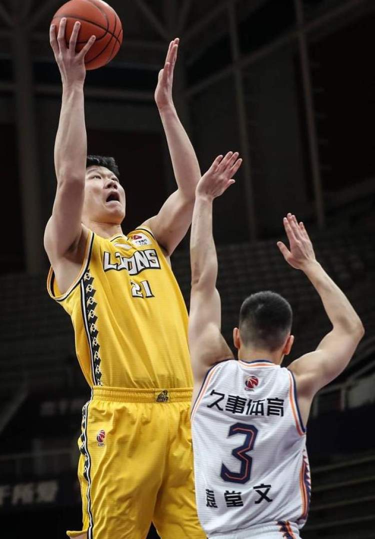 猛龙翻盘福建队，胡金秋统治全场