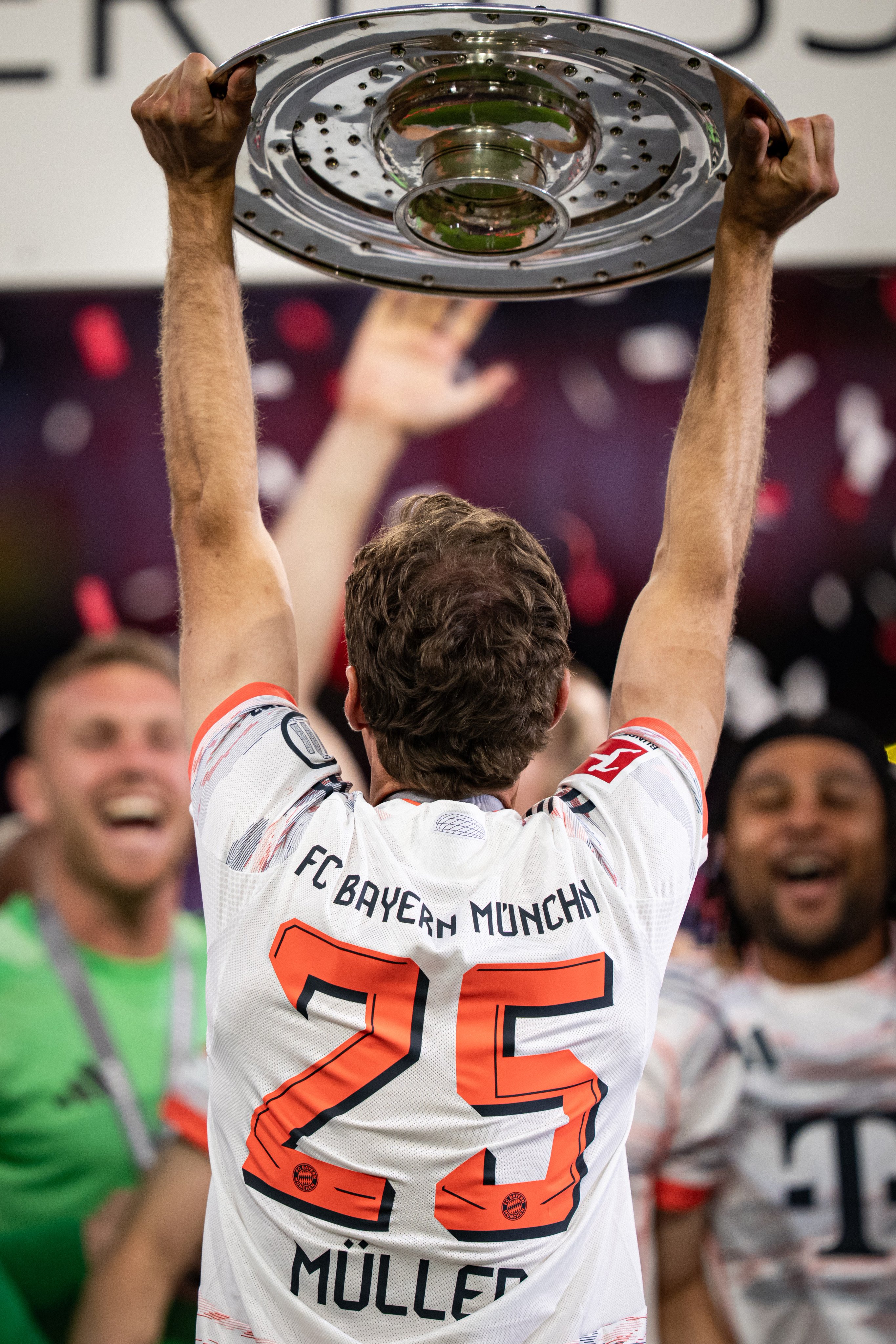 雷速官网-拜仁横扫罗马，穆勒关键制胜