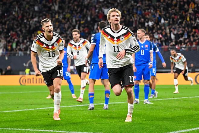 荷兰国家队战胜荷兰，晋级世界杯强