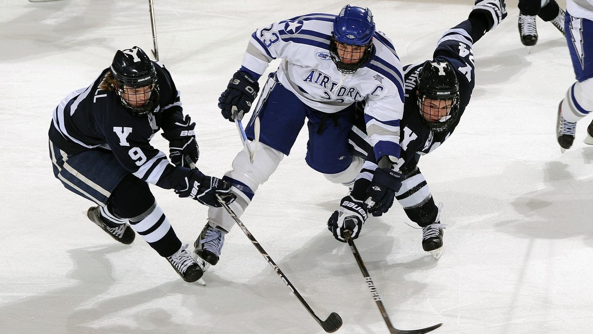 雷速体育官网-冰火对决，从东决关键战到挪威完胜加拿大，体育焦点战的战术启示