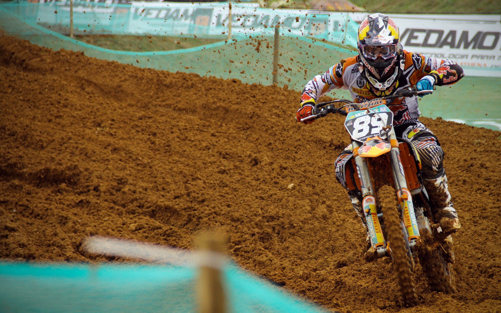 东决关键战之夜，哈登防守端锁死对手，颠覆印象的攻防一体