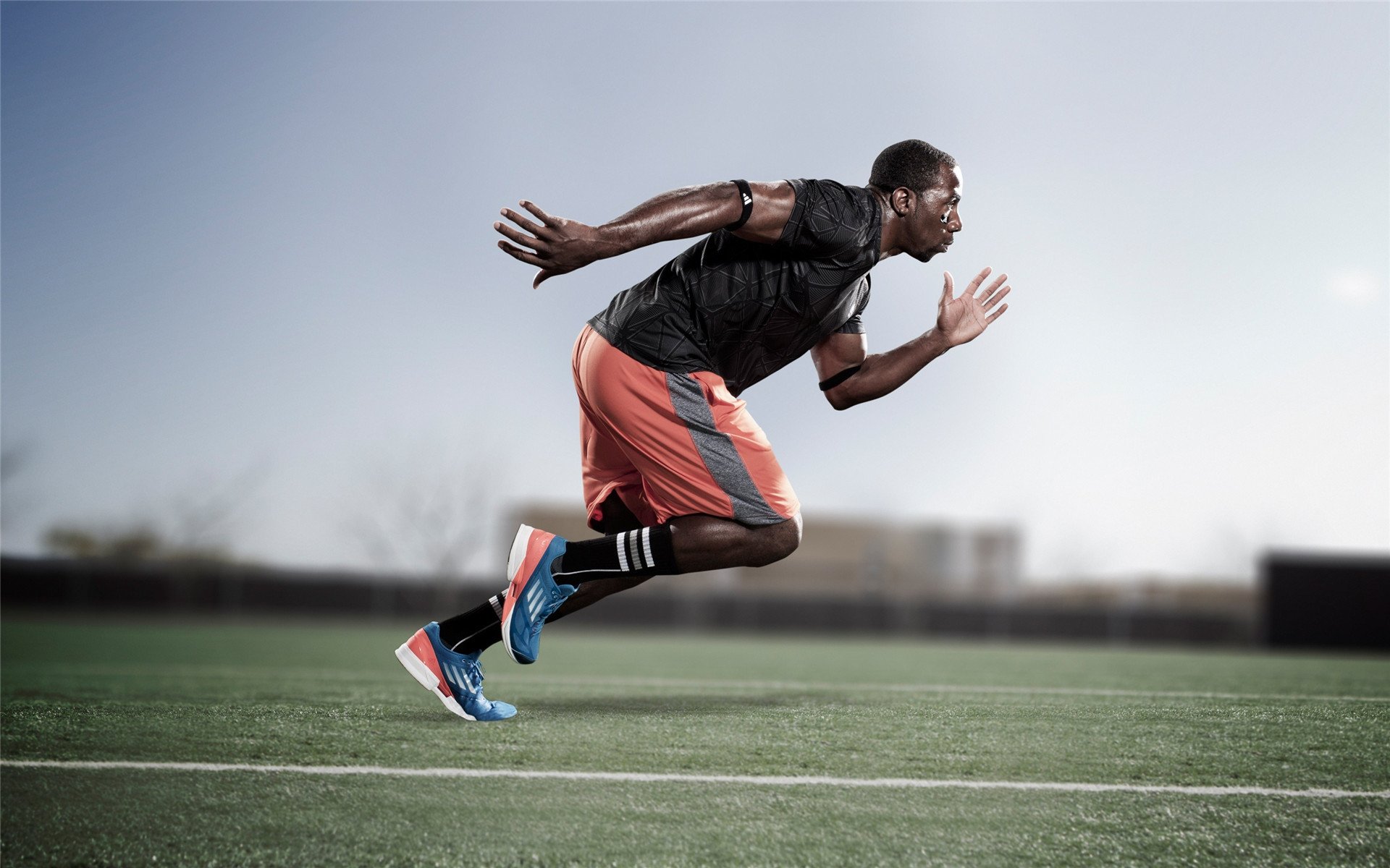 诺里斯独木成林，红牛车队完胜二队背后的孤勇者叙事